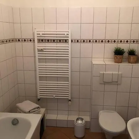 Attraktive, Helle Erdgeschosswohnung Nahe Uni Appartement *